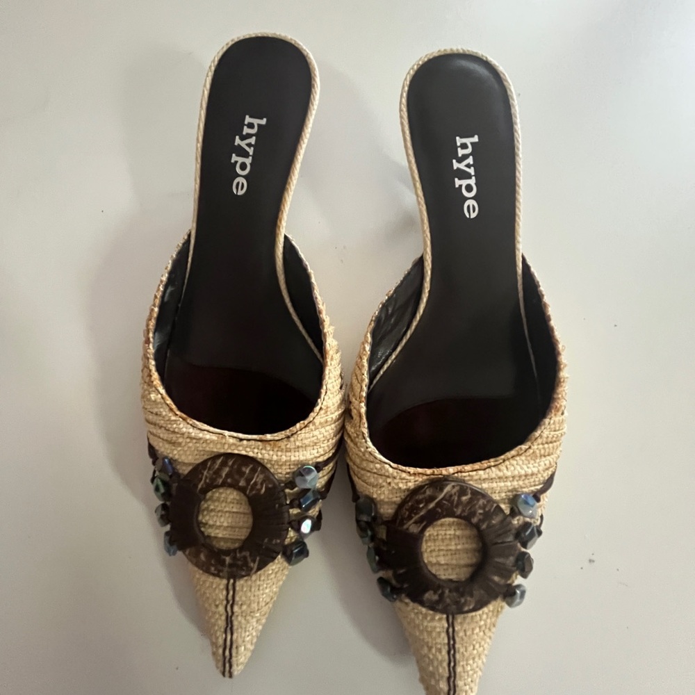 Hype Women's Beige kitten heel mules
